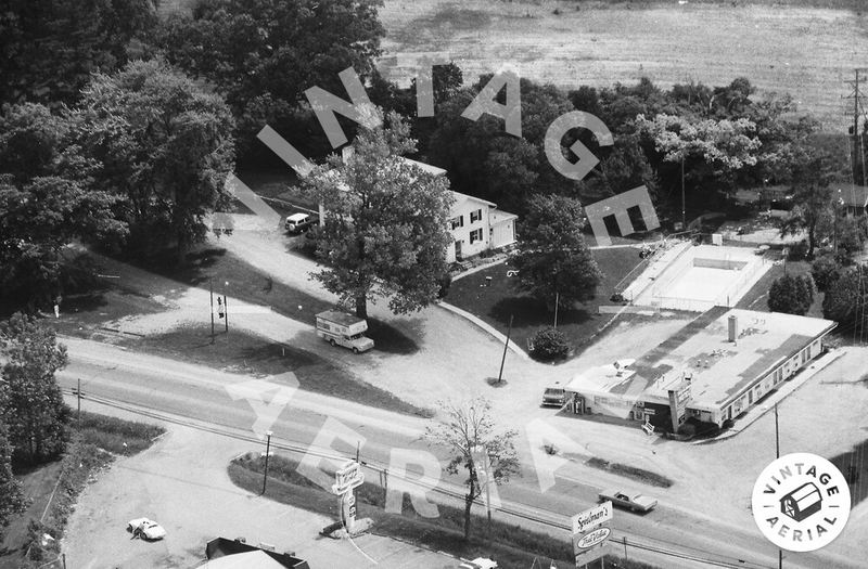 Steeplechase Motel (Steeple-Chase Motel, Spotted Cow) - 1982 (newer photo)